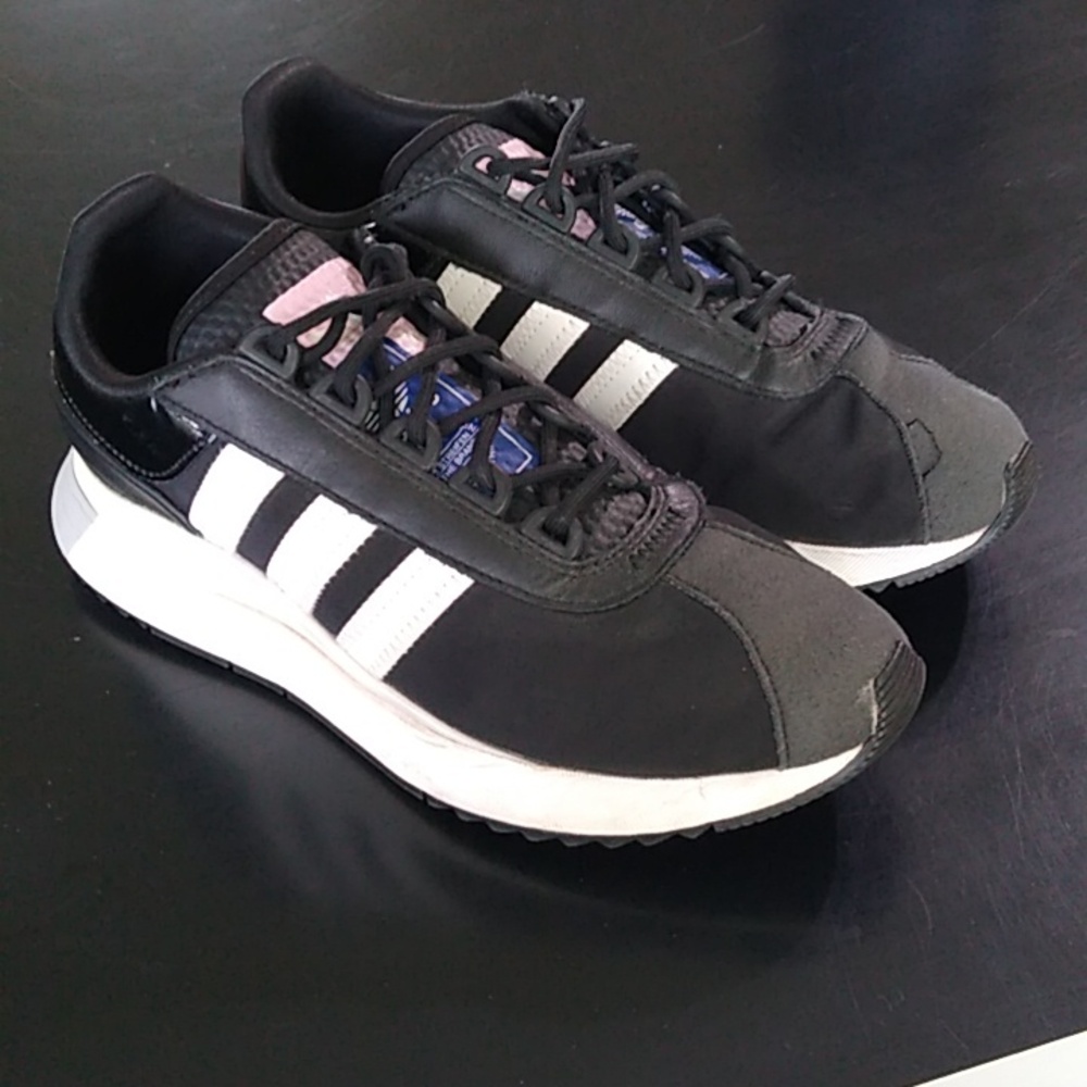 Adidas SL Andridge sneaker size 7 women black and white